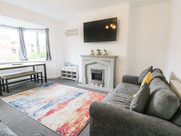 Butter Cross, Pet Friendly, Character Holiday Cottage In Scarborough - Scarborough