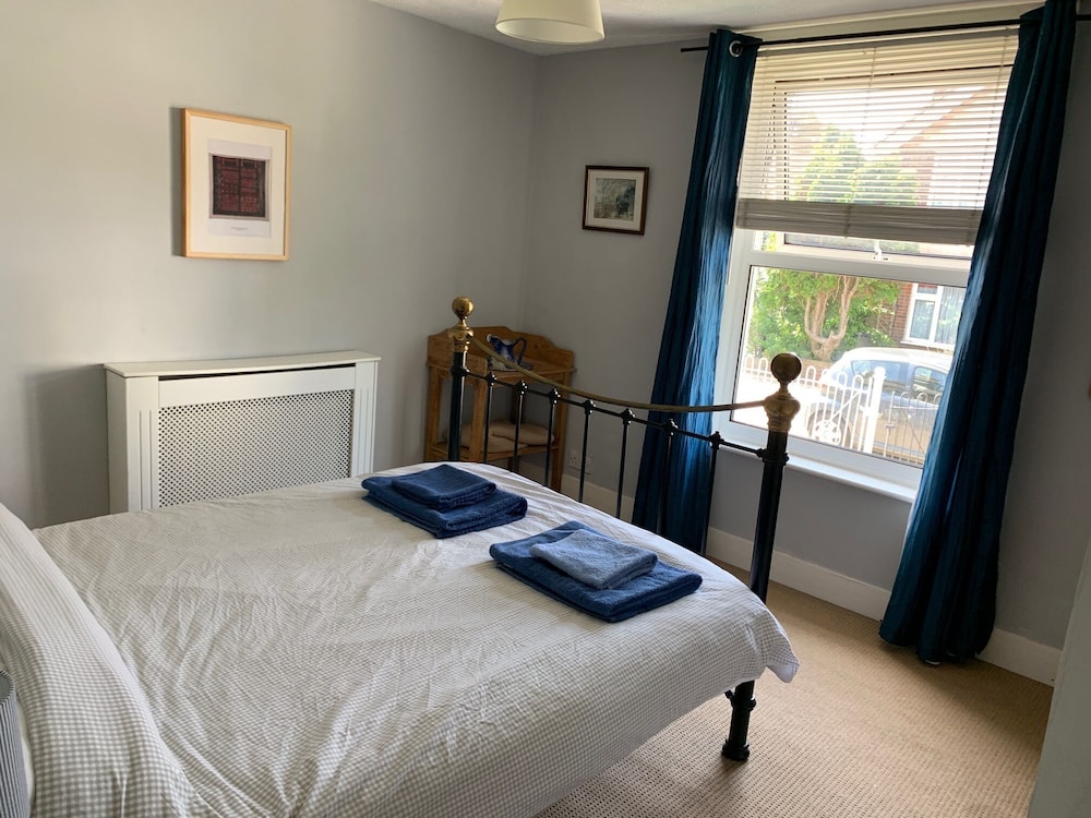 Two Minutes From Beach. Cosy Pet-friendly Cottage In Cool Location With Garden. - Whitstable