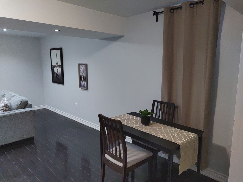 Cosy 1 Bedroom Basement Apartment With Separate Entrance - Milton, Canadá