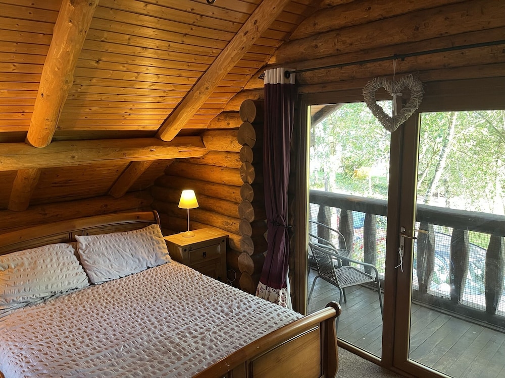 Nightingale Lodge , 2 Storey Scandinavian Style Lodge, Sleeps 8, Hot Tub, Huge Fishing Deck - Lincolnshire