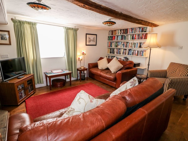 Staffordshire Knot Cottage, Pet Friendly, With Open Fire In Alton - Staffordshire