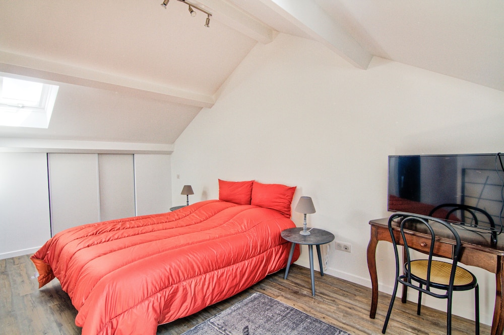 Le Rock - One Bedroom Apartment, Sleeps 5 - Haute-Loire