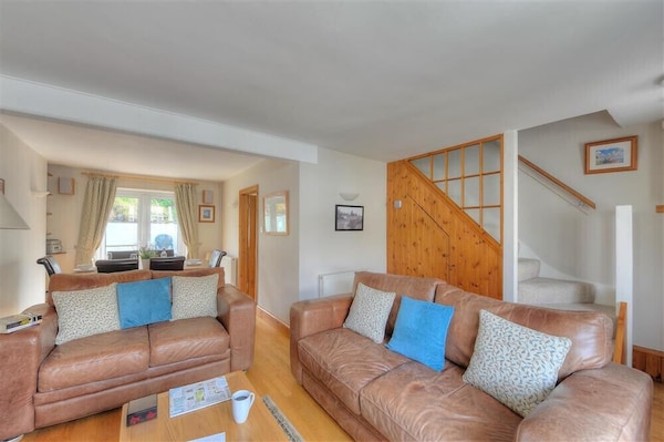 Ivy Cottage, Pet Friendly, Country Holiday Cottage In Beer - Seaton