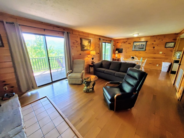 Two-level Chalet Is Great For Two Couples Or A Small Family Getaway! - Pigeon Forge
