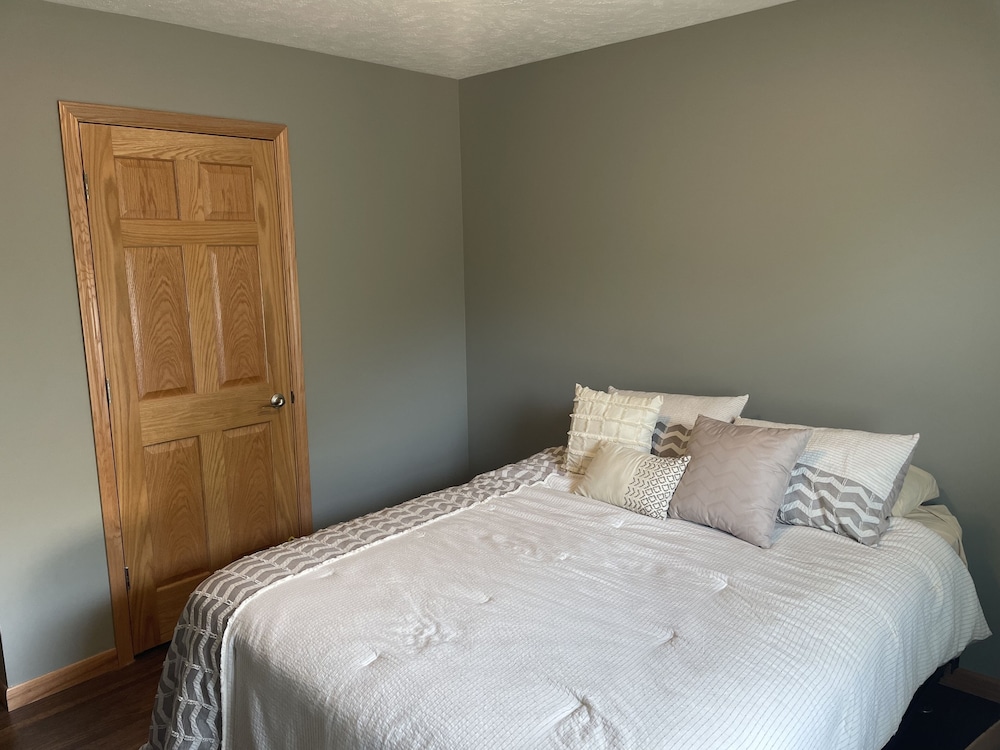 New- Wayne's Place!  West Omaha, Complete Remodel, Quality Comfort - Two Rivers State Recreation Area, Waterloo