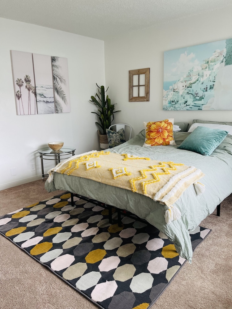 Spacious Studio In The Heart Of Gardena. - Chesterfield Square – Los Angeles
