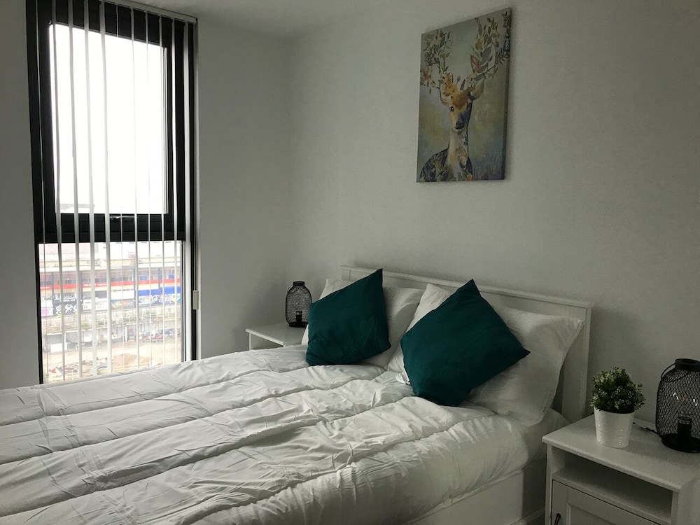 12th Floor 2 bed city centre apartment with parking - Sheffield Hallam University - City Campus