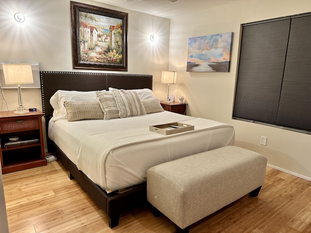 Adorable 1br. King Bed Cottage With Big Yard. Spring Special! “Pet Friendly!” - Houston, TX