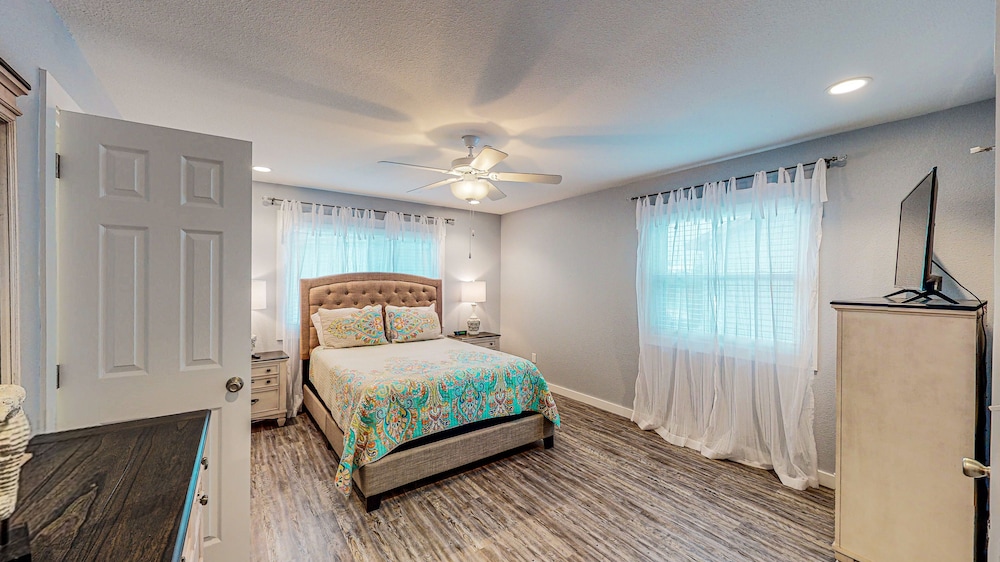 Ahh230 Newly Remodeled Second Floor Condo, Overlooking Pool And Hot Tub - Aransas Pass, TX