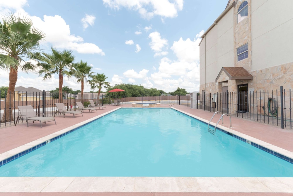 Microtel Inn And Suites Eagle Pass - Eagle Pass, TX