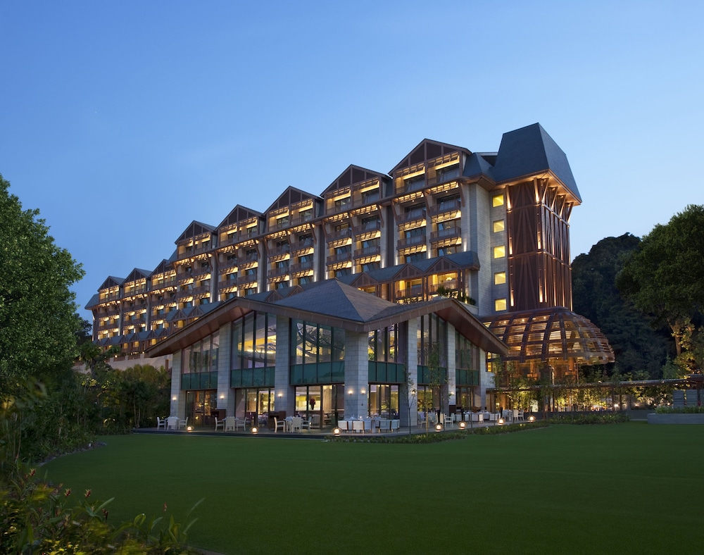Resorts World Sentosa - Crockfords Tower (SG Clean) - Singapur