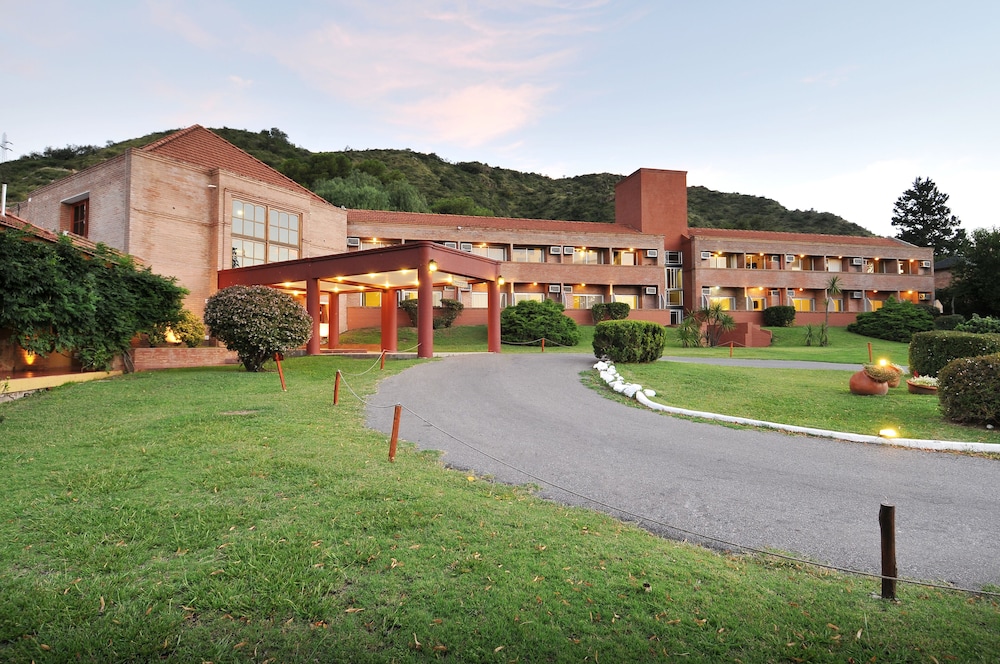 Hotel Pinares del Cerro - Villa Carlos Paz