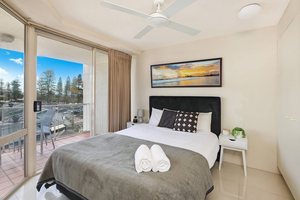 Central Mooloolaba Beachfront Apartment - Aussie World, Palmview