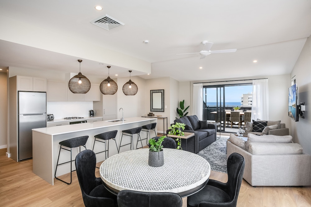 Executive  2 Bedroom 2 Bath Apartment With Expansive Water Views Over Manly - Shelly Beach, New South Wales