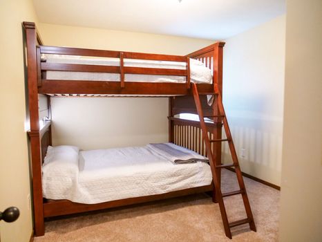 Best large villa rentals in Okoboji, IA on cozycozy