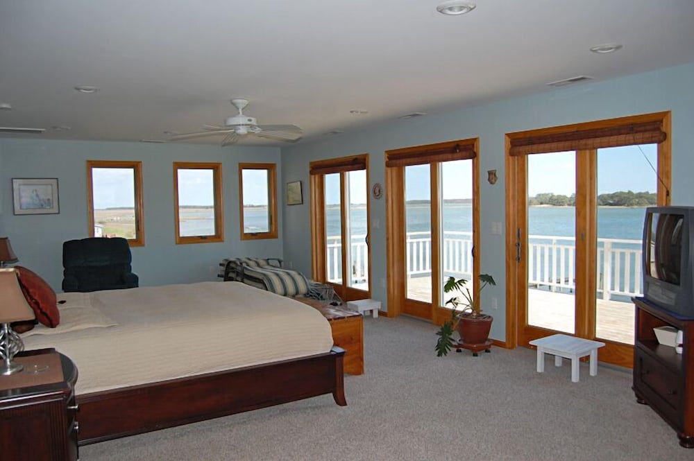 Sunrise Over Little Oyster Bay - 4br Waterfront Home With Decks & Pier. - Chincoteague, VA