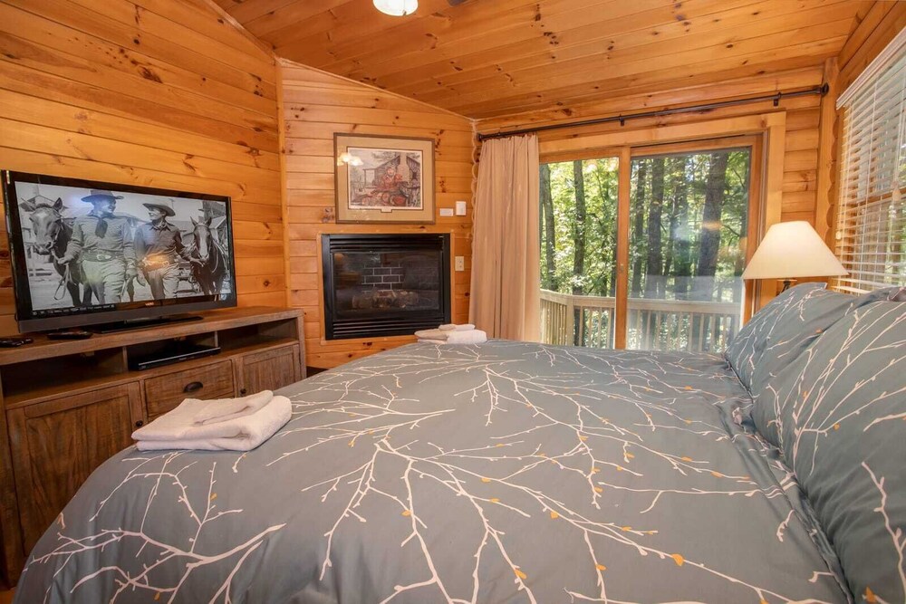 Cozy, Wooded Cabin Near Outdoor Activities - Blowing Rock, NC