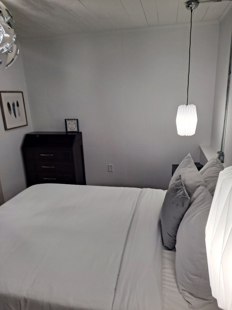A Cozy Modern Apartment - Lancaster, PA