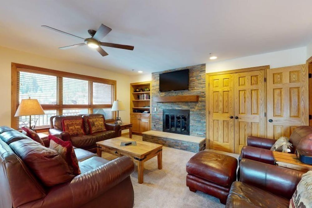 Ski-in/out Condo W/ Fireplace, Ski View, Fast Wifi & Shared Pool/hot Tub/laundry - Vail, CO