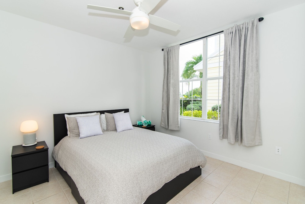 Stunning Little Cayman 3 Bedroom Beach Townhouse - Isole Cayman