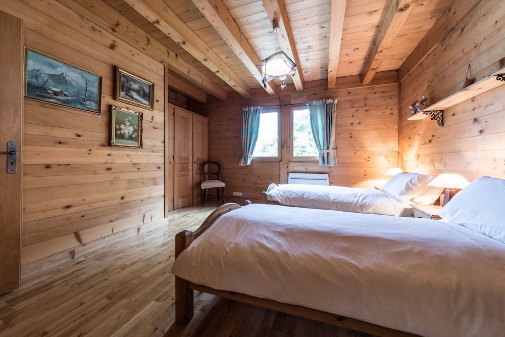 Riders Refuge's 6 Bedroom Chalet With Private Outdoor Hot Tub. - Montriond