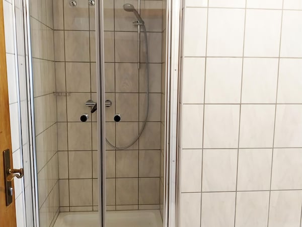 Single Room Shower \/ Toilet - Urfterhof Hotel - Schleiden