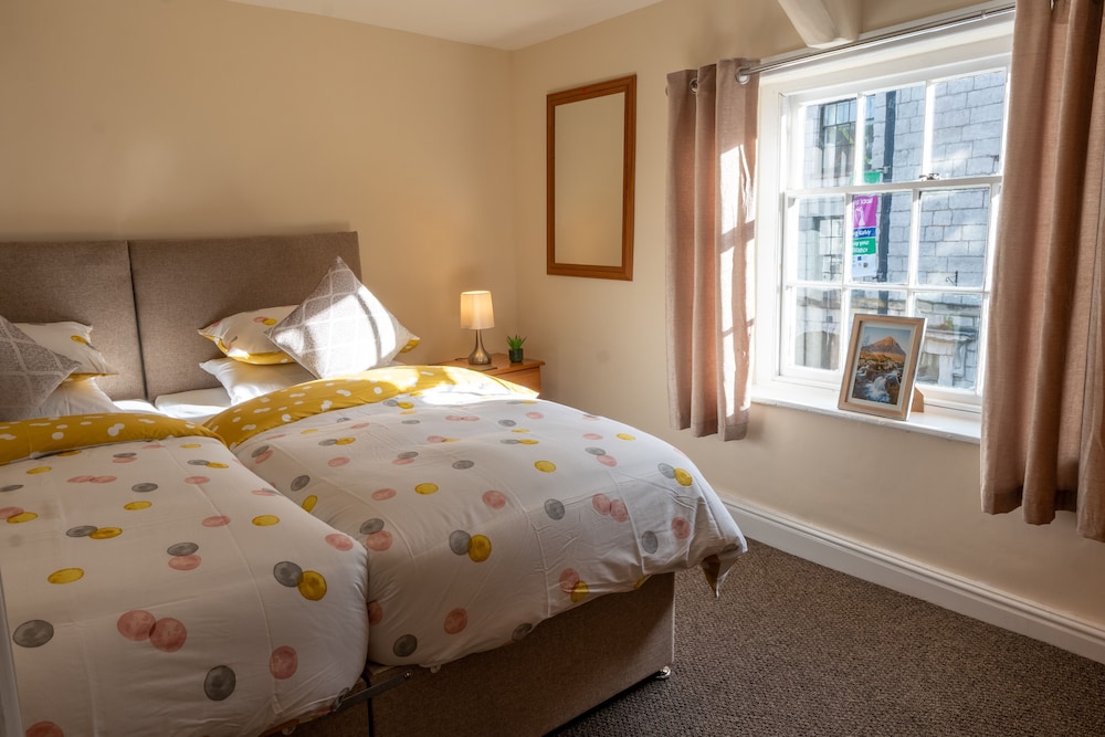 Highgate View Apartment -   Kendal Town Centre With Parking - Kendal