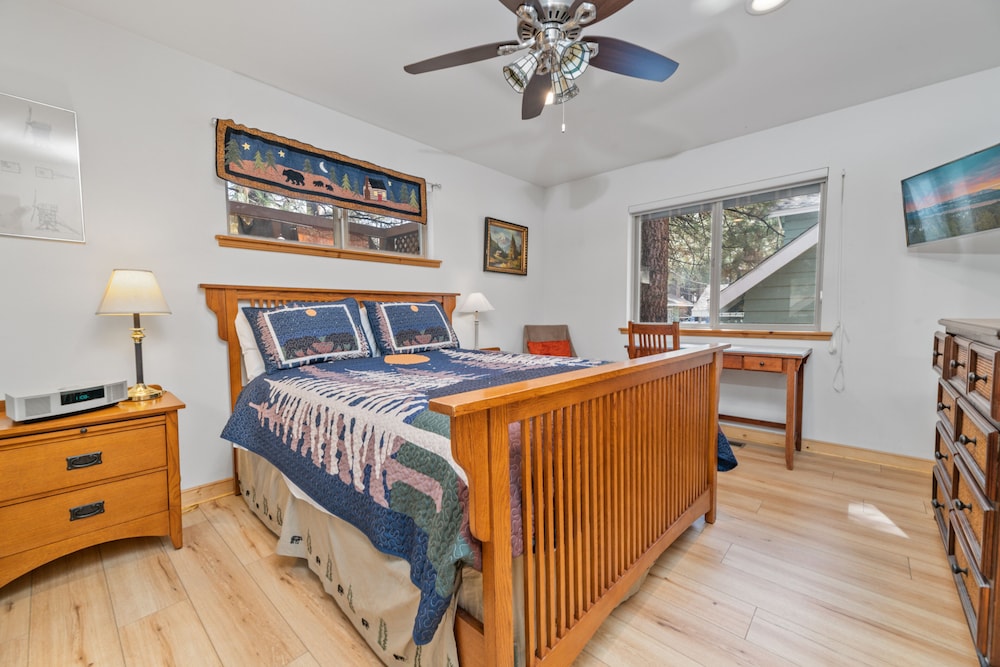 Treetop Bearadise - Best Mountain Living In A Nicely Furnished And Decorated Home - Big Bear, CA