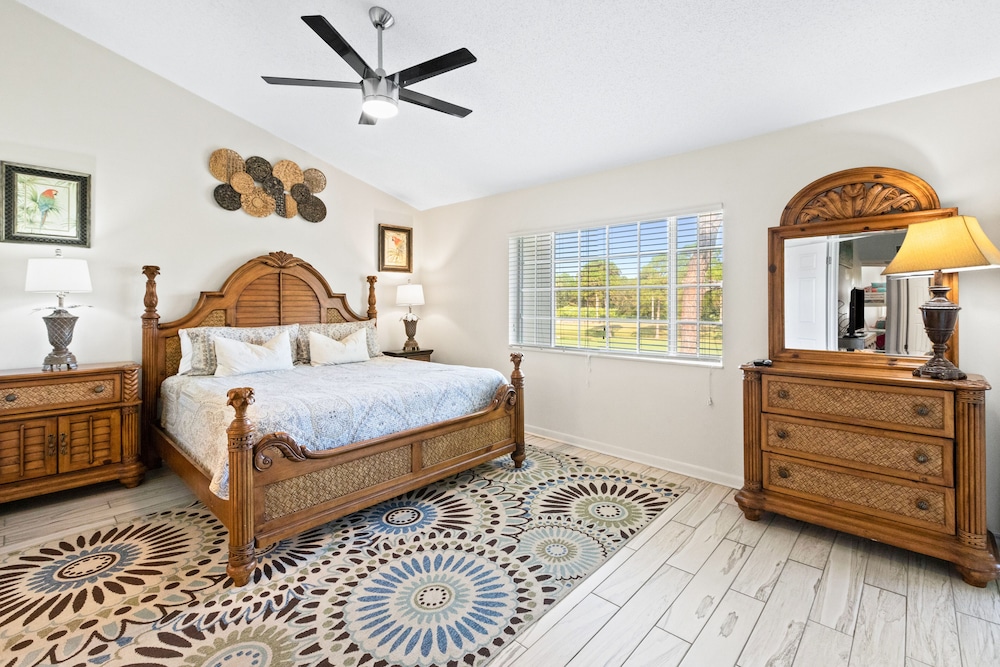 Dog-friendly Condo With A Shared, Outdoor Pool & Fast Wifi - Steps From Beach - Topsail Hill Preserve State Park, Santa Rosa Beach