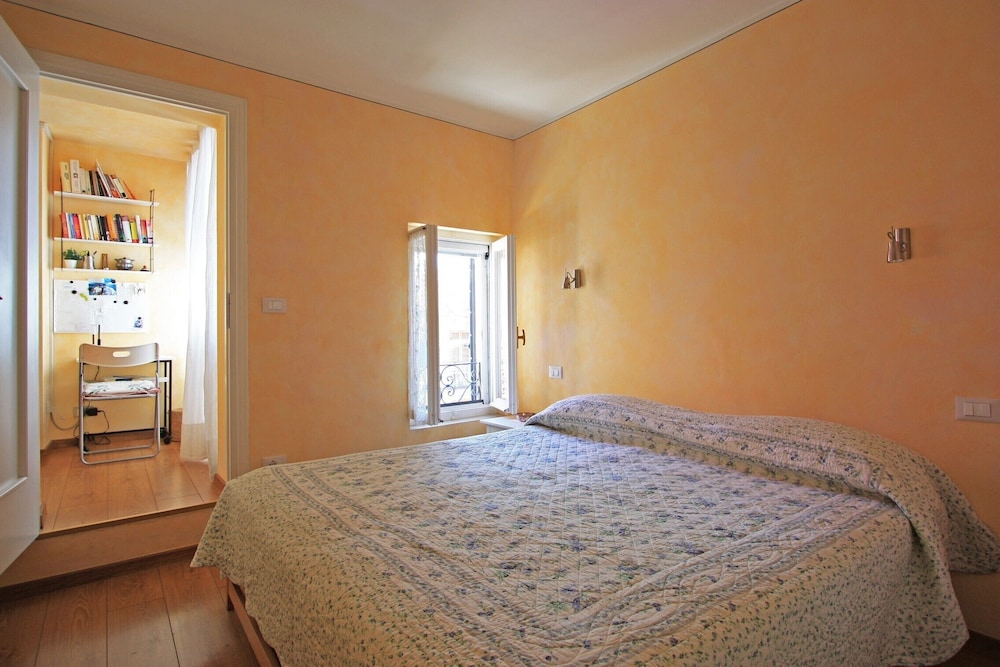Casa Marsilva - holiday apartment in old town centre, near the lake - Toscolano-Maderno
