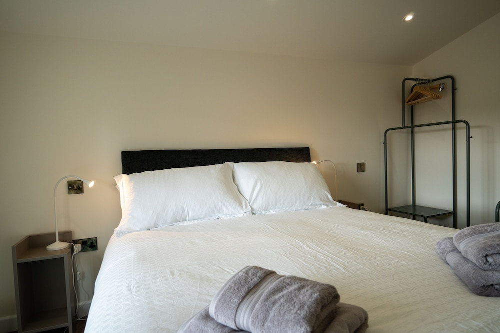 Two Separate 2-bedroom Apartments, Joined By A Private Hallway. Kendal Town Centre - Kendal