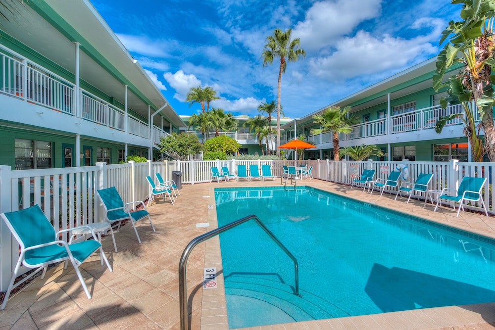 Tropic Terrace Suite #9 - Beachfront Resort - Redington Beach, FL