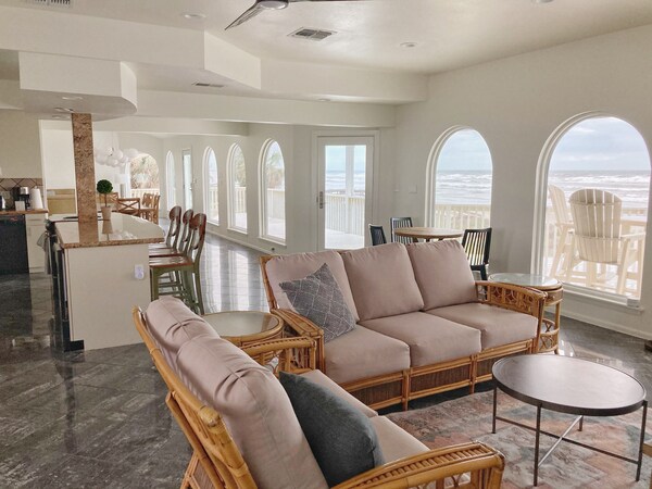 * Beachfront Rose * Front Row * Epic Views  * Remodeled * Private * Sleeps 14 - Jamaica Beach, TX