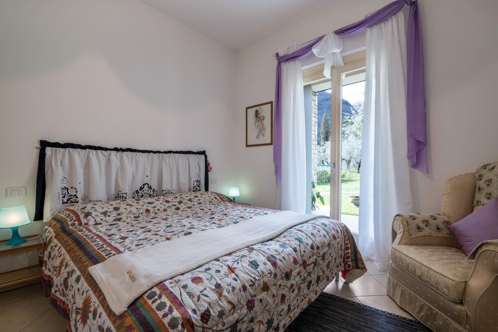 Vakantie Appartement "Loretta In Villa Fiore" Met Uitzicht Op Het Meer, Gedeeld Zwembad En Tuin - Gargnano