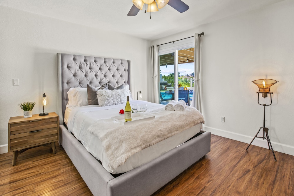 Luxurious & Comfy 4br House W/ Pool, Spa, Views + Bonus Room! - Paradise Hills - San Diego