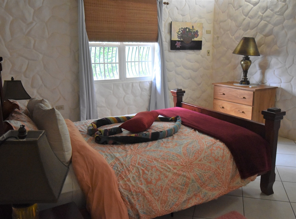 Pride Of Courland "Blue Bird" : Beachfront 2 Bedroom Family-style Apartment - Tobago