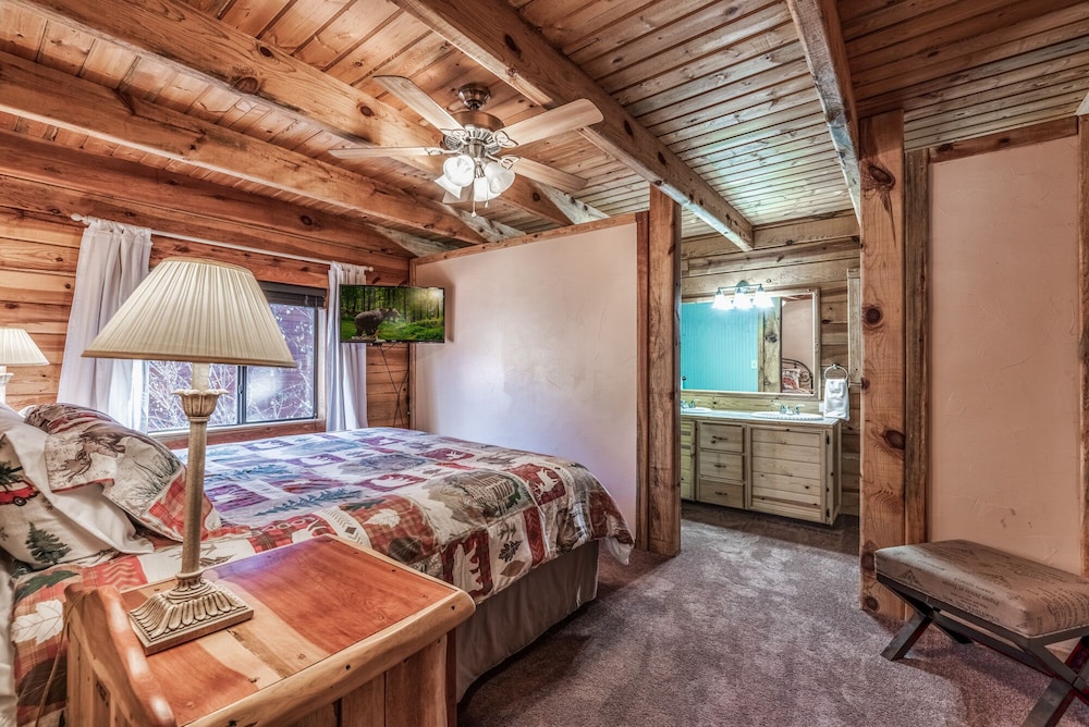 Bear Paw Cabin Near Lincoln National Forest 2,400 Sq. Ft. - Cloudcroft, NM