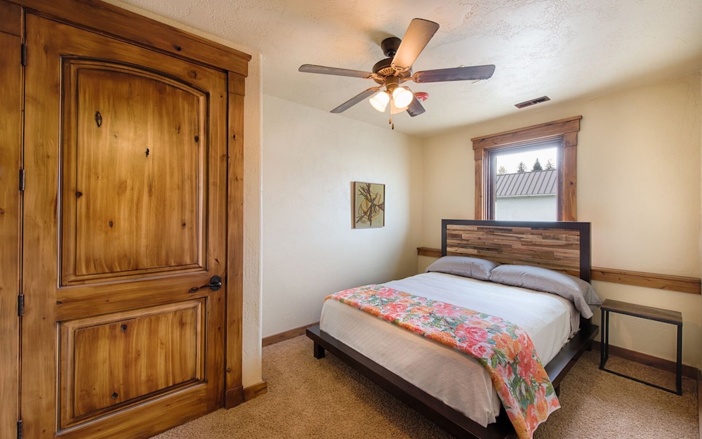 Timbercrest Downtown Lakeview Condo South - Lakeview Balcony - A/c - Downtown - McCall, ID