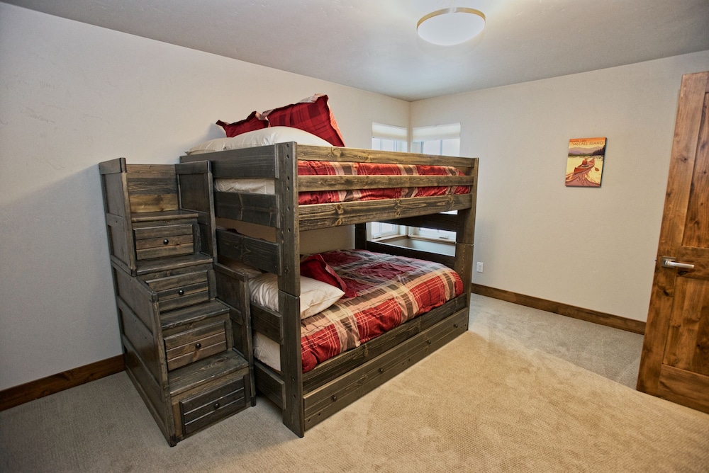 Silverpine Hideaway: Short Walk To Downtown, A/c, Xbox, Sonos Sound System - McCall, ID
