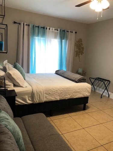 The Comfi Coral - Large 1 Bedroom Studio || Unit A - Baytown, TX