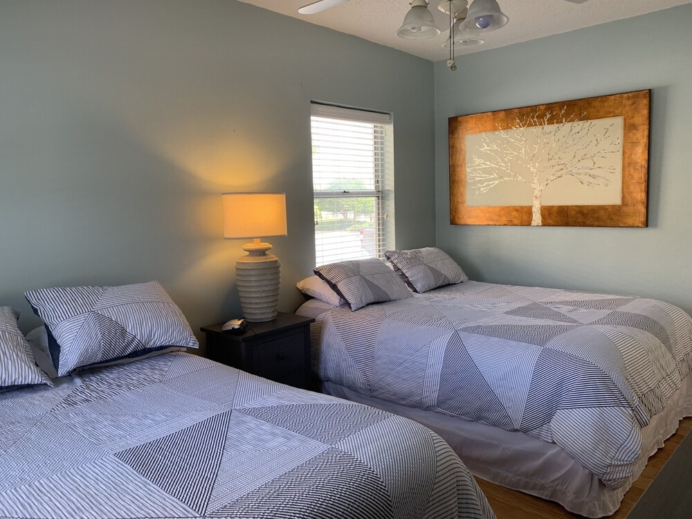 Cute One Bedroom At The Coral Resort Apts By Redawning - Clearwater Beach, FL