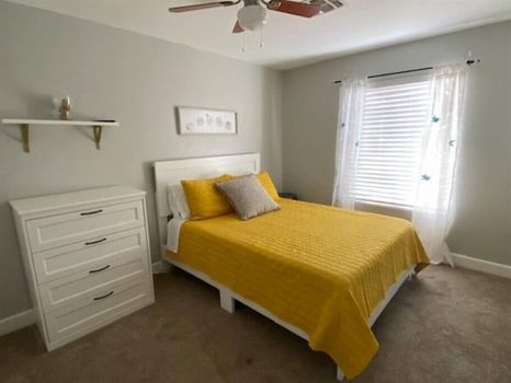 Splash Pad, Glendale airbnb, hotels and vacation rentals