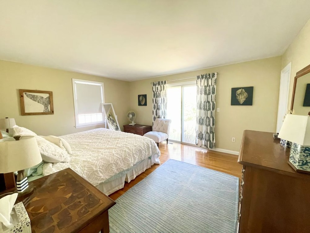 Dog Friendly! Enjoy Outdoor Space With Large Yard, Patio, And Enclosed Outdoor Shower! - Brewster, MA