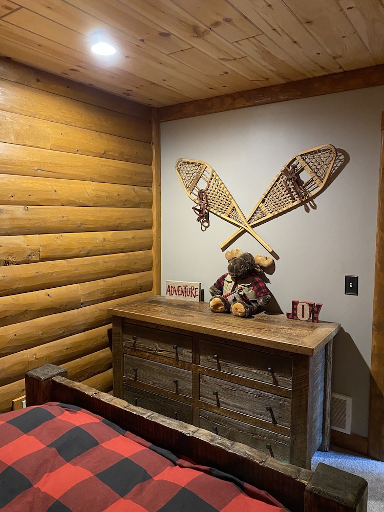 Cozy 4 Bdr Log Cabin At Boyne Mountain - Boyne City, MI