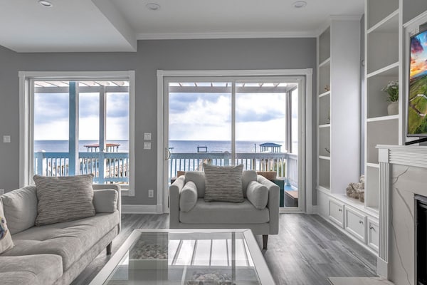 Come Play And Relax At Our Luxurious Kemah Boardwalk Waterfront Home! - Seabrook, TX