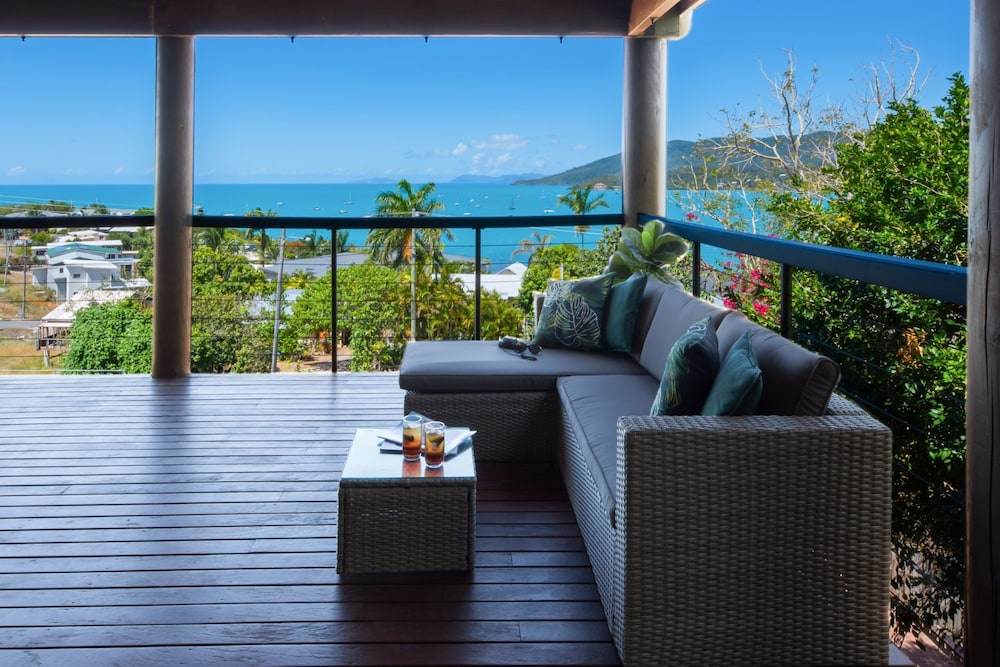 Fantastic Location, Stunning Views, Private Pool - Airlie Beach