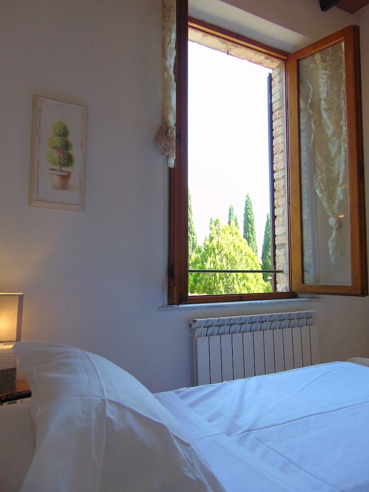 Single Room With Private Bathroom - Sienne