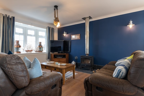The Moorings: 5 Bedroom Holiday Villa In Rhosneigr, Easy Walk To Village And Beaches - Rhosneigr
