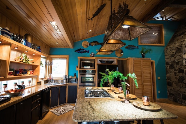 River Rendezvous @ Rivers Bend Resort- This Cabin Is The Perfect Getaway. - オクラホマ州