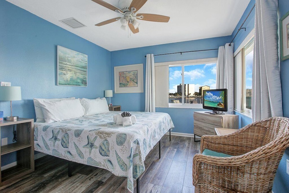 Two Story Waterfront Suite - Clearwater Marine Aquarium, Clearwater